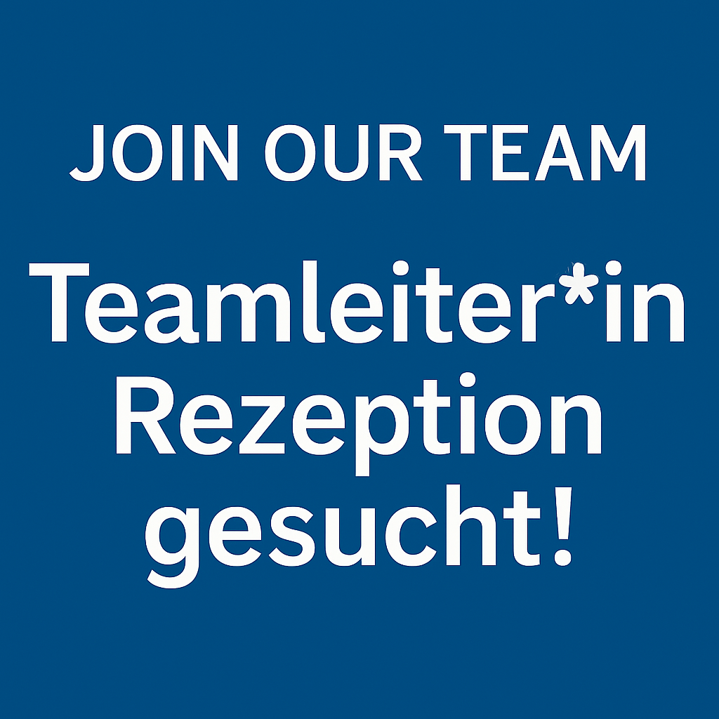 Schriftzug „Join Our Team – Teamleiter*in Rezeption gesucht!“ auf dunkelblauem Hintergrund.